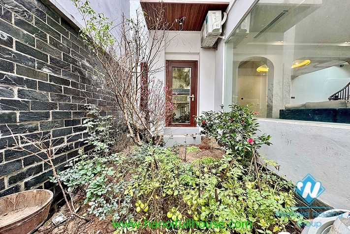 Garden 4 bedrooms house for rent in Tay Ho, Ha Noi